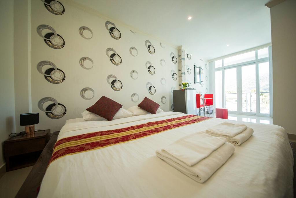 Sea Song Inn Pantai Kamala Bilik gambar